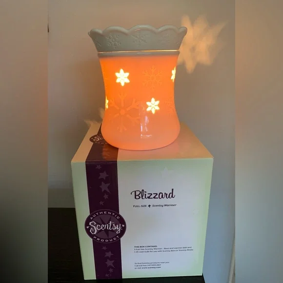 Scentsy Full Size Christmas Warmer Blizzard - Picture 8 of 10